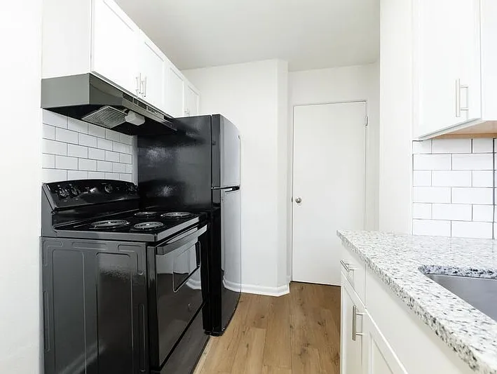 4040 Halsey Pl — Photo 4