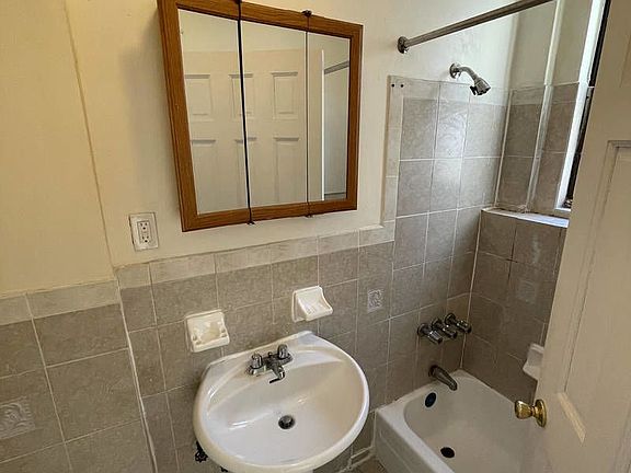 5th image of 1798 Bedford Ave APT B42