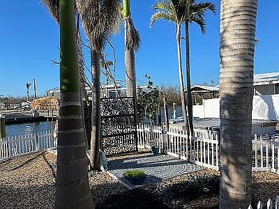 2nd image of 3915 Plumosa Dr