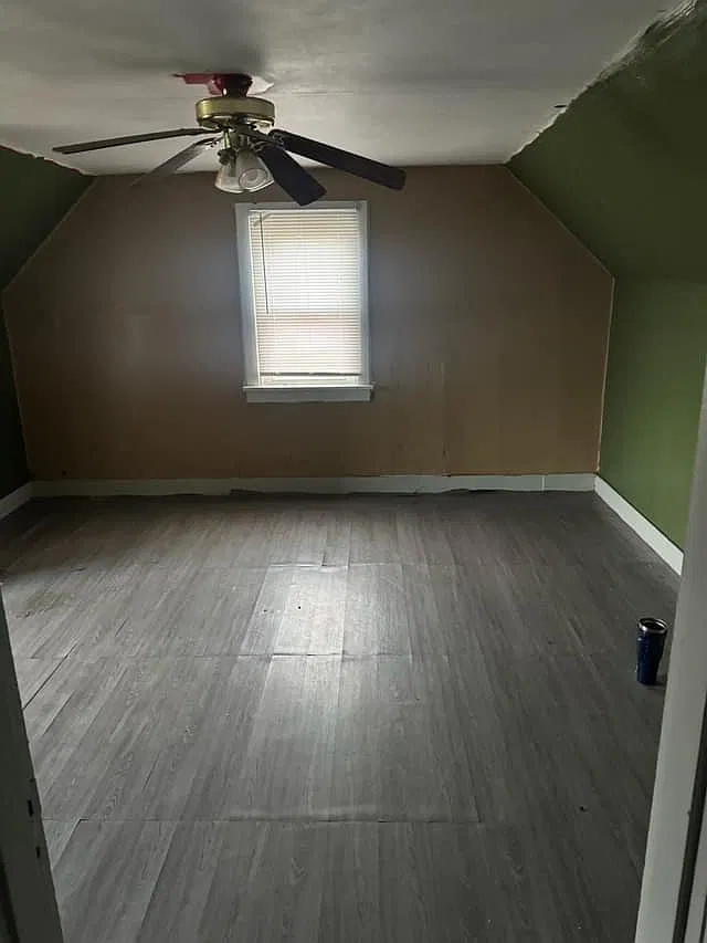 3 bed, 806 sqft, $900 — Photo 2