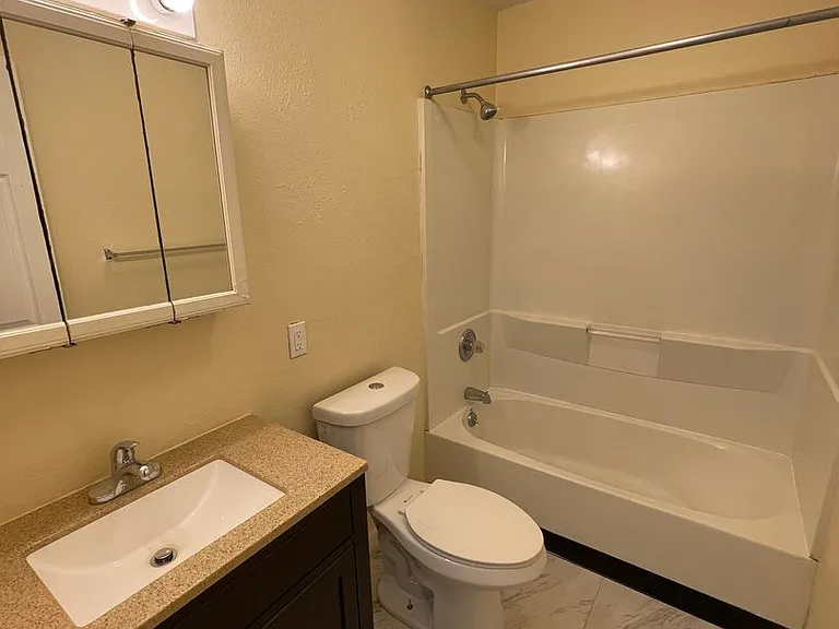 Abbott Acres Apartments — Photo 24