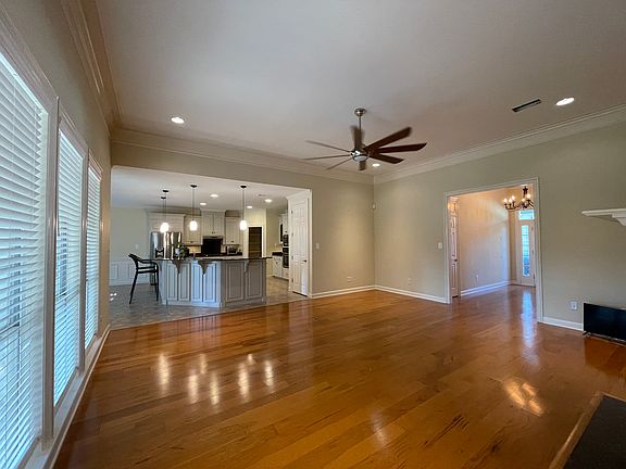 20230810_220620192_iOS_08112023