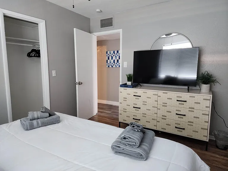 1214 W Highland Ave — Photo 35