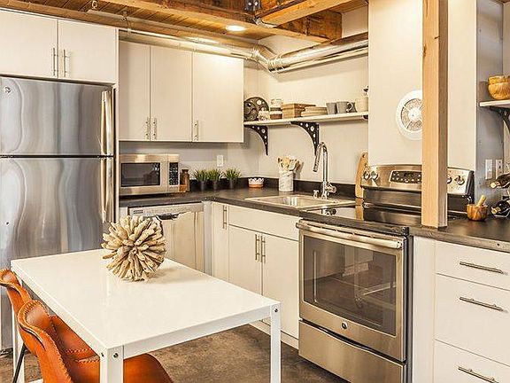 4th image of 127 Broadway E Ste 207