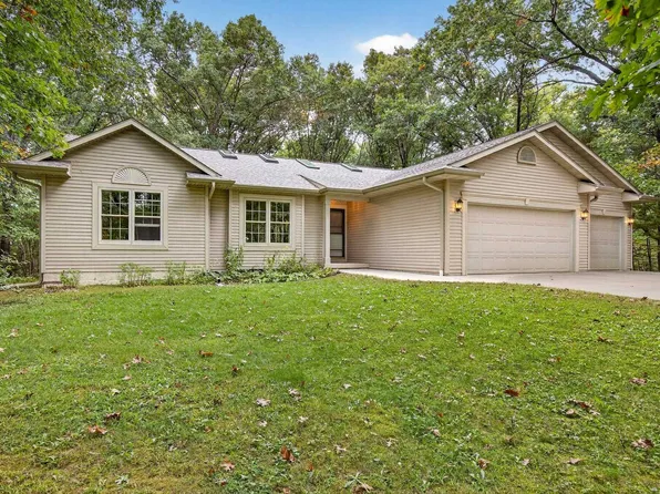 E7950 Weiland Rd, New London, WI 54961