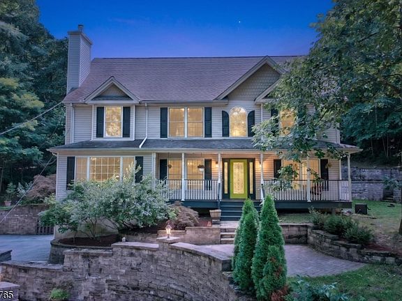 2nd image of 123 Vail Rd