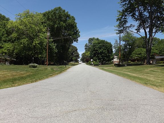 5th image of 1842 Rominger Rd