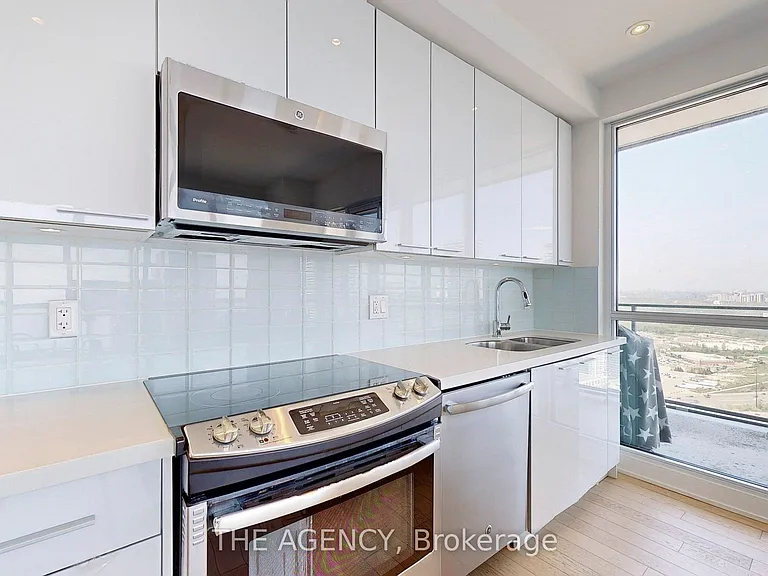 10 Park Lawn Rd #LPH09 — Photo 12