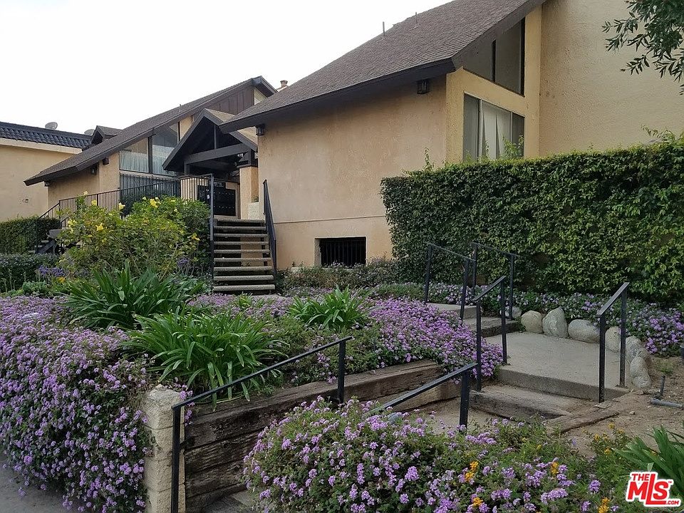1st image of 5461 Newcastle Ave APT 19