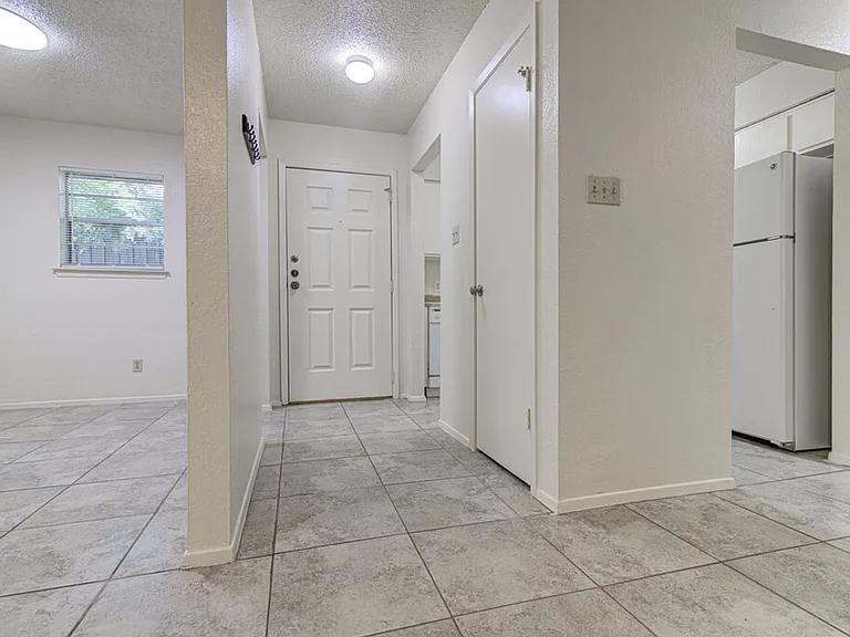 824 King Albert St — Photo 2