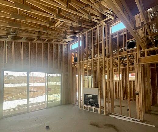 4th image of 271 Looking Glass Dr