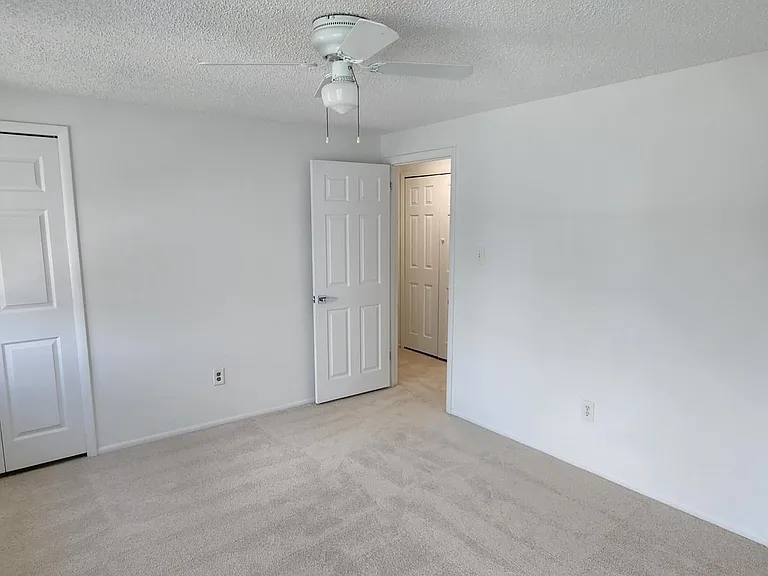 19 Wedgedale Dr — Photo 15