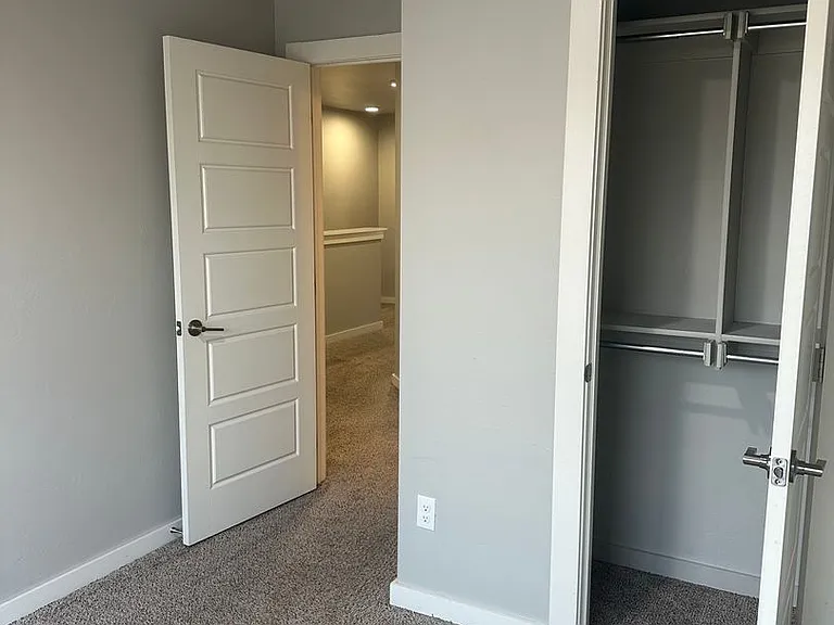 736 SW 14th St — Photo 5