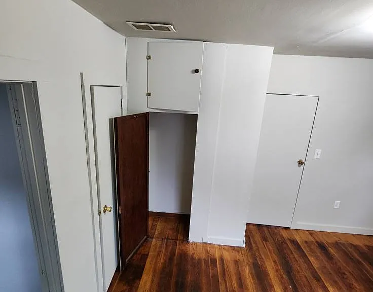 112 S Orchard St — Photo 3