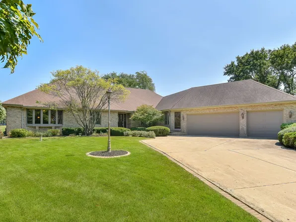 4N445 Mountain Ash Dr, Wayne, IL 60184