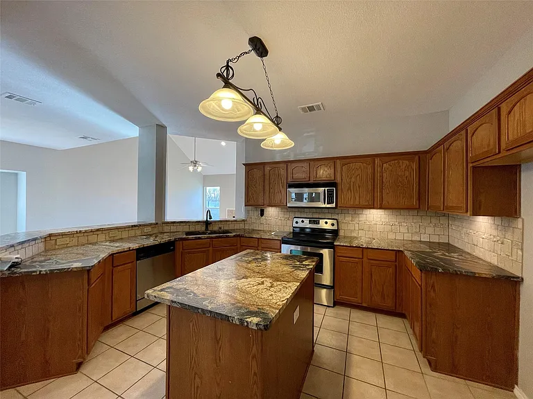 9787 Old Field Dr — Photo 15