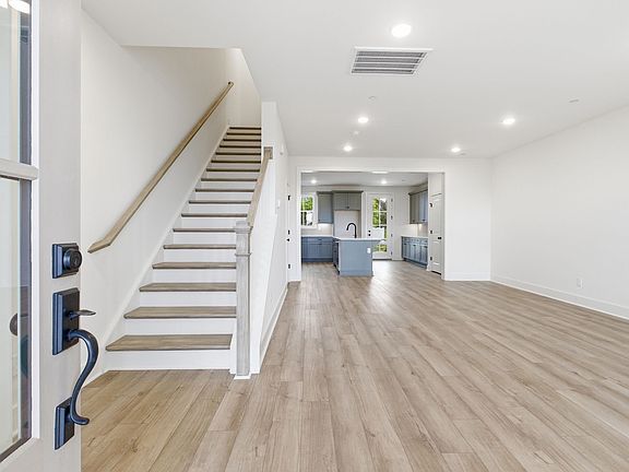 4th image of 152 Nearwater Pl