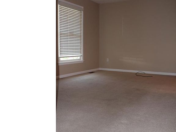 5th image of 423 Saddle Ridge Rd