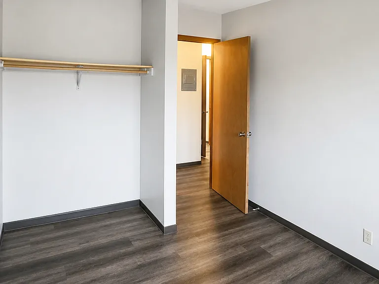 222 6th St SW #12 — Photo 5