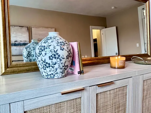 The Uptown, 139 3rd St NW APT 4, Valley City, ND 58072