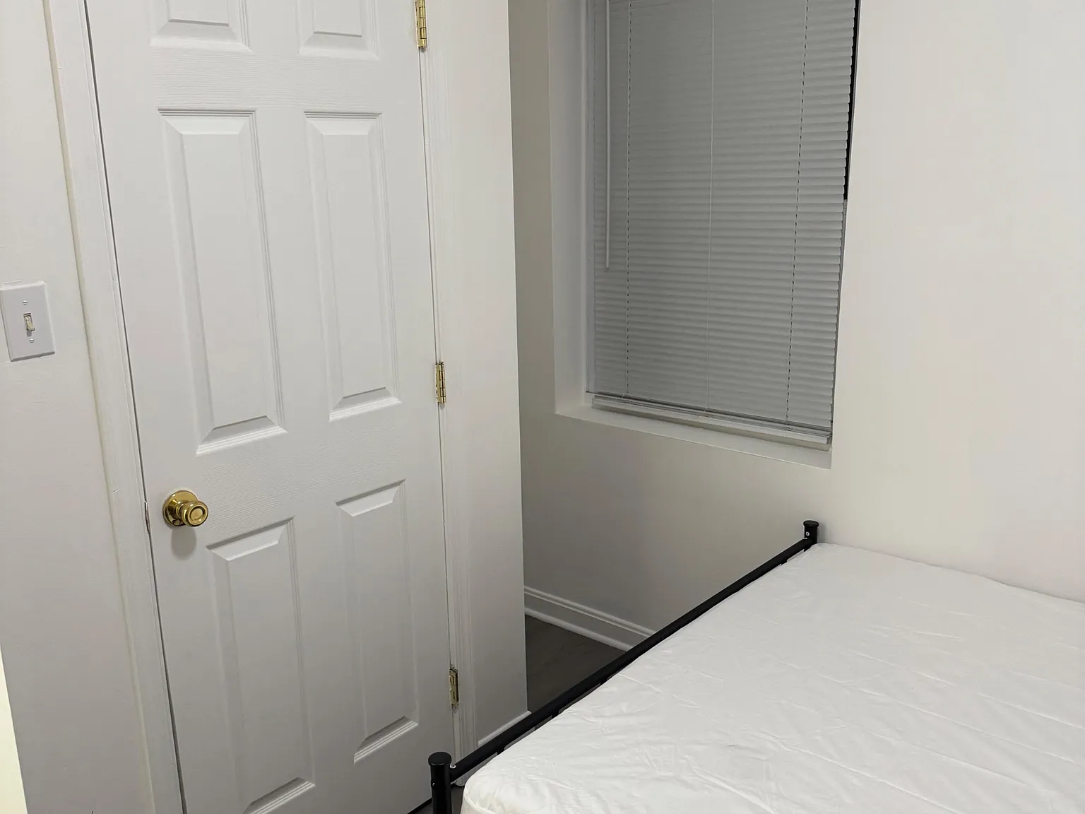 2 bed, 1.0 bath, 600 sqft, $1,252 — Photo 2