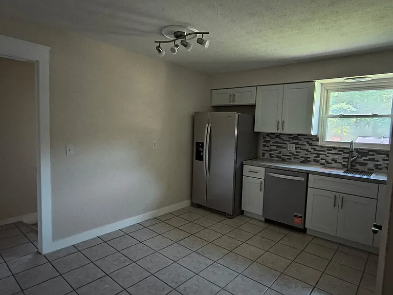 2091 & 2095 Berger Ave #2091 — Photo 2
