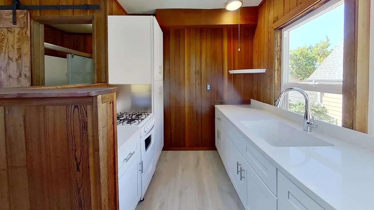 Studio, 420 sqft, $2,440 — Photo 2