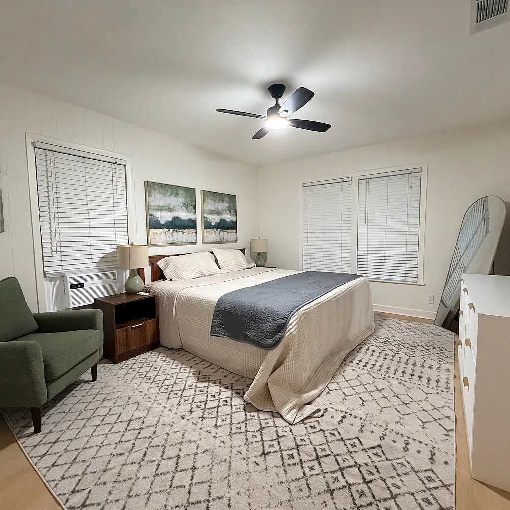 3 bed, 2.0 bath, 1600 sqft, $3,400 — Photo 2