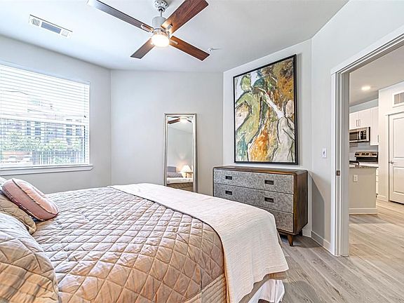 3rd image of 1550 Burnett St #157