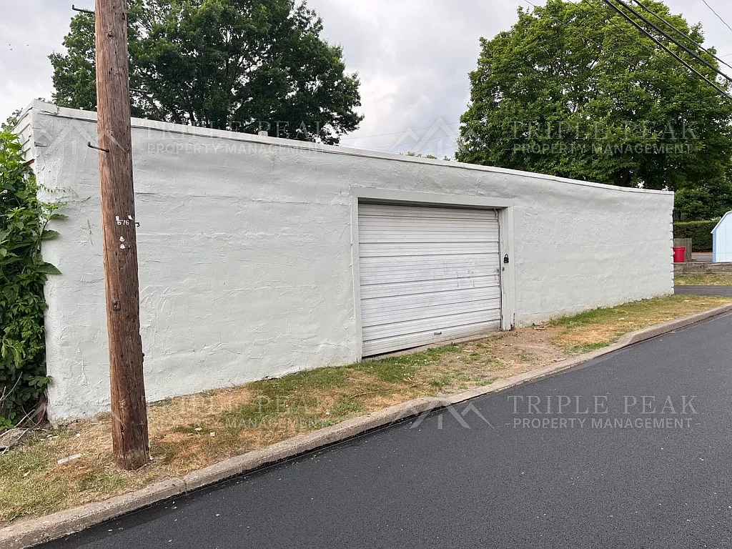 34 8th St, Upland, PA - LPP - Garage — Photo 2