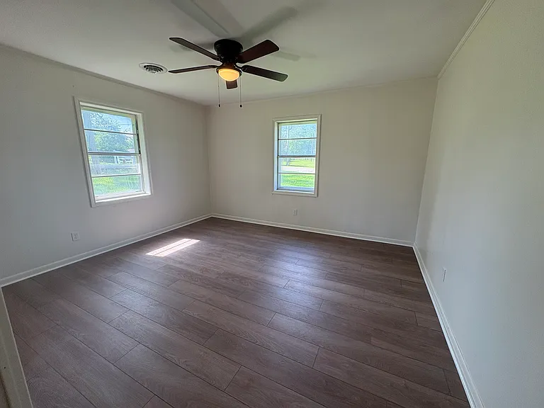 216 E Clayton St — Photo 10