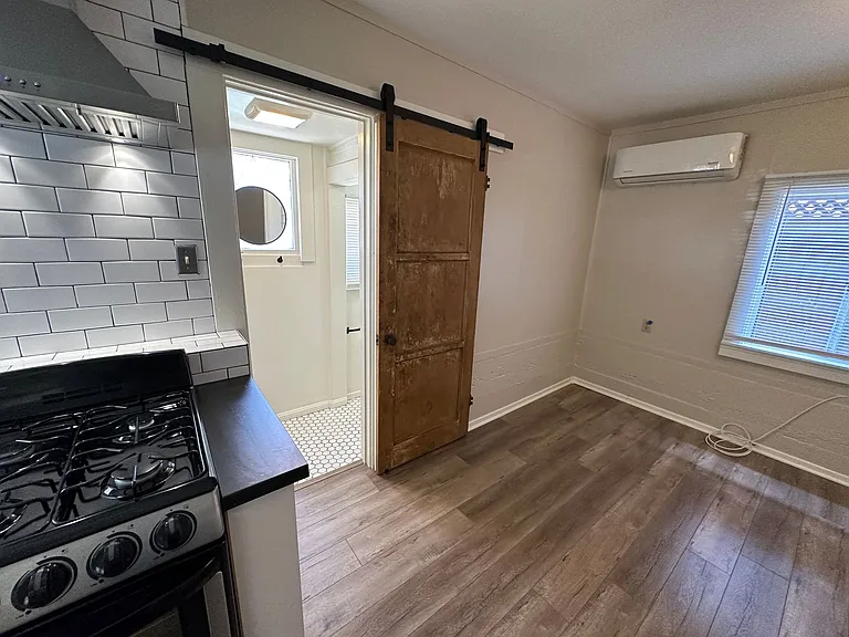 204 S Grand St — Photo 11