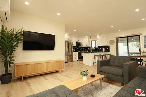 918 N San Vicente Blvd #D Photo 1