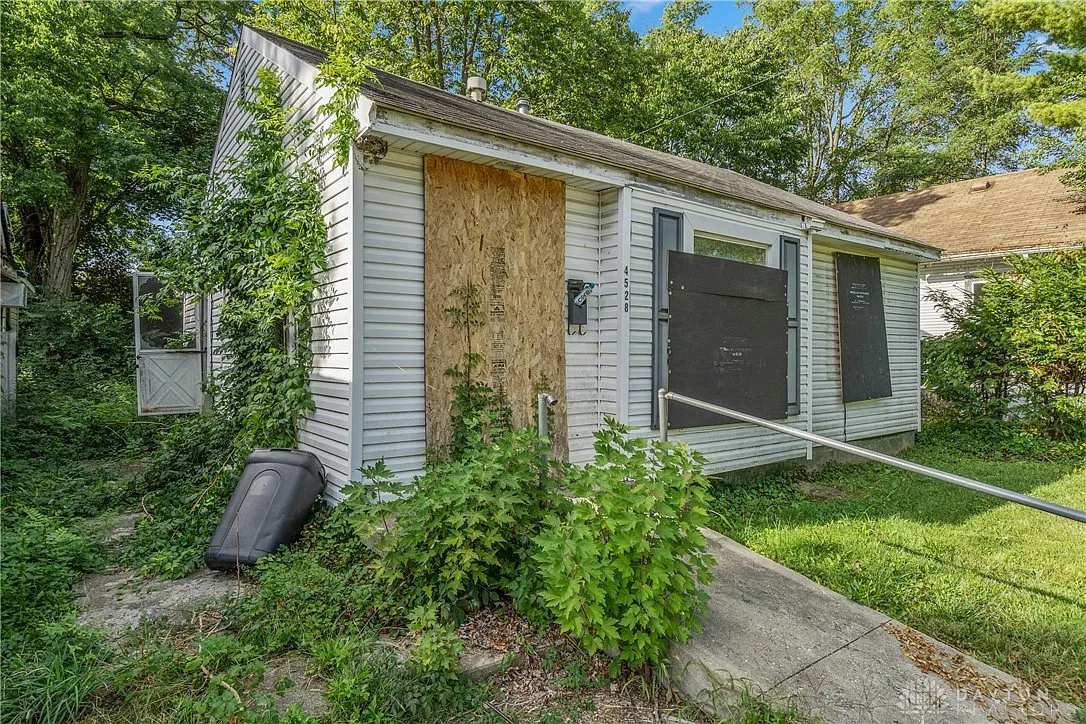 4528 Midway Ave photo 1