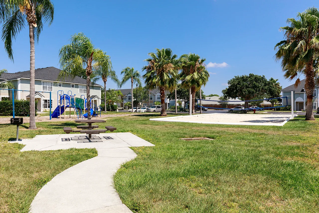 Pemberly Palms Apartment Homes — Photo 4