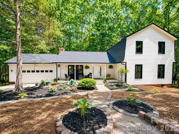 9307 Raintree Ln, Charlotte, NC 28277