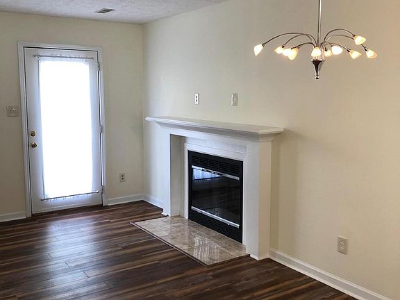 4th image of 684 Shadywood Ln