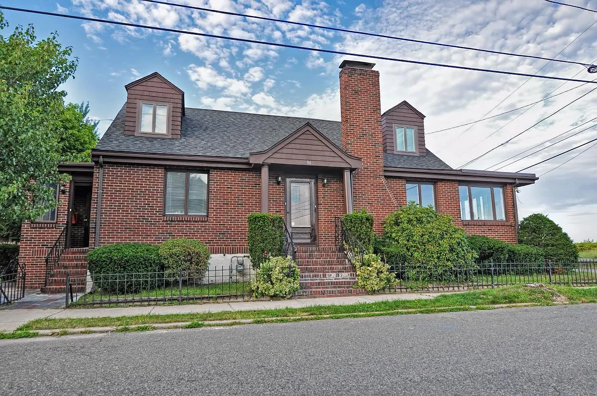 86 Fowler Avenue — Photo 2