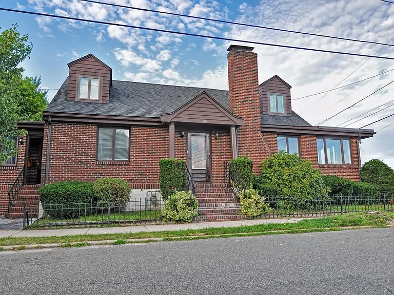 86 Fowler Ave — Photo 2