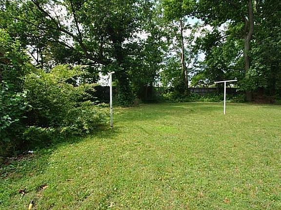 2nd image of 327 Woodview Ave