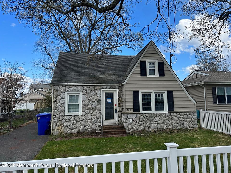 1st image of 223 Fischer Blvd
