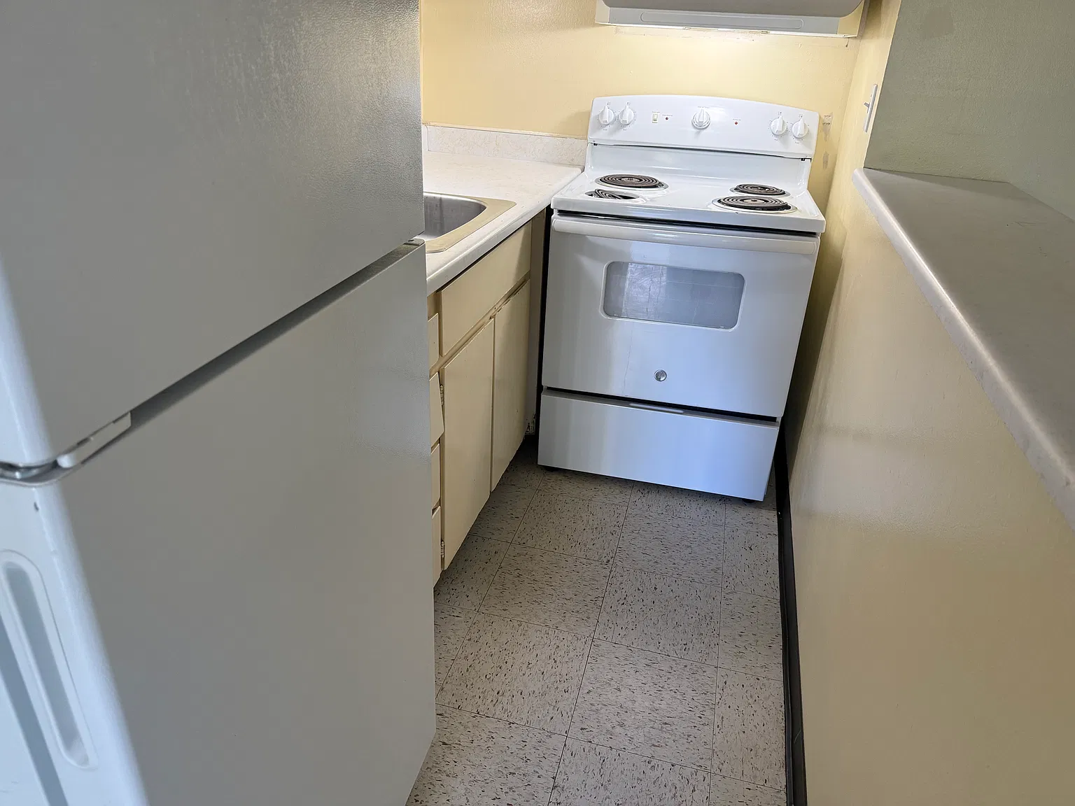 2 bed, 700 sqft, $1,600 — Photo 3