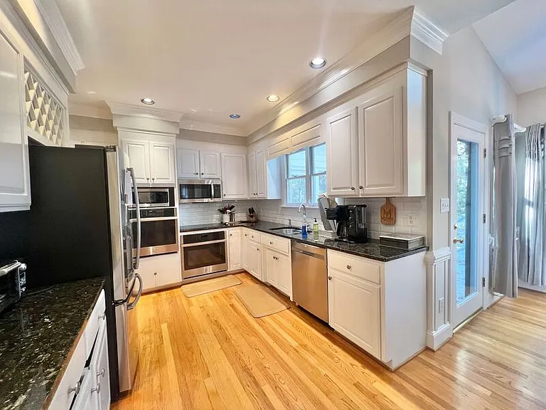 9105 Kirkhill Dr — Photo 7