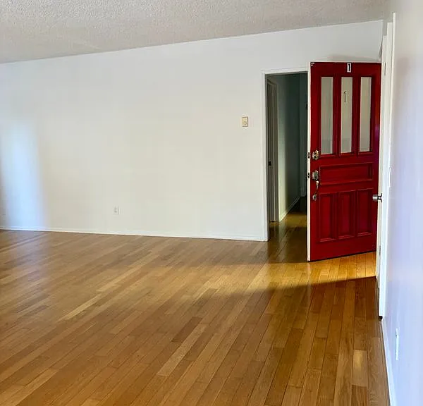 2425 Ocean Ave #1 — Photo 8