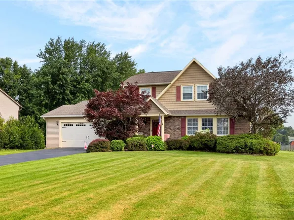 16 Hillcrest Dr, Hamlin, NY 14464