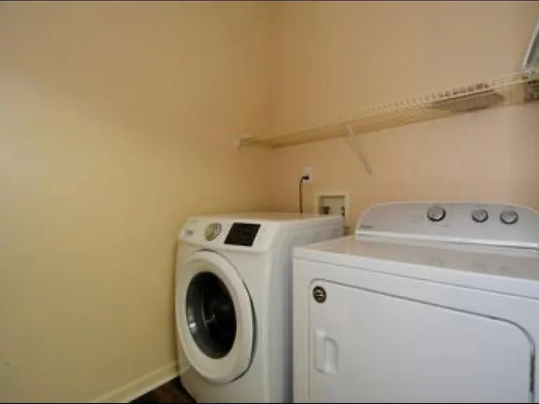 209 Lenox Ln — Photo 21