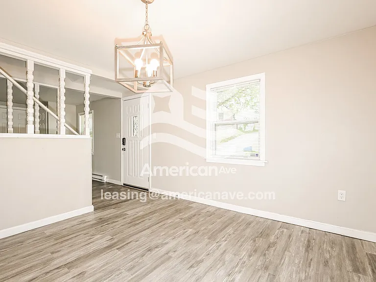 1083668_005_dining_room_13810556.jpg