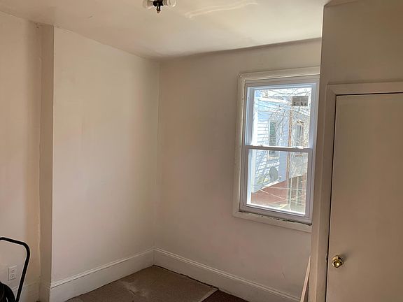 4th image of 1700 W Courtland St