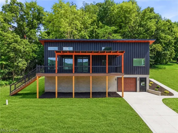 1297 Goshen Hill Rd SE, New Philadelphia, OH 44663