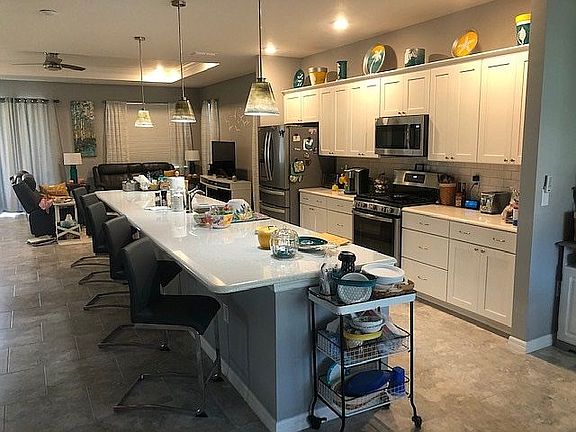 Huge Island and kitchen area